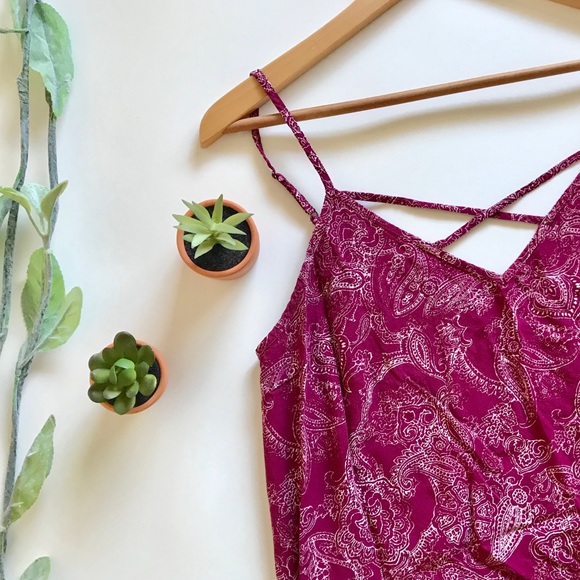 Forever 21 Tops - 🌼 3/$10 Forever 21 Criss Cross Paisley Tank Top